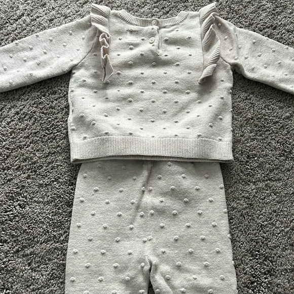Baby GAP sweater set - Picture 5 of 6